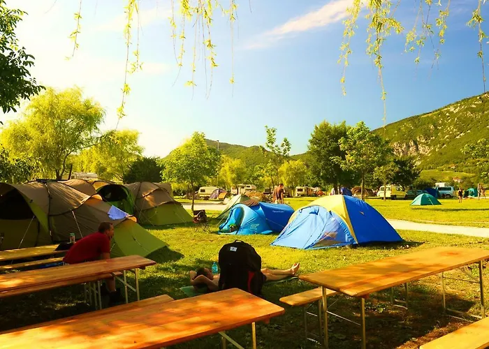 营地 Mobilehouse & Lijak 2*