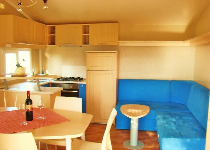 Mobilehouse & Lijak 营地 Sempas