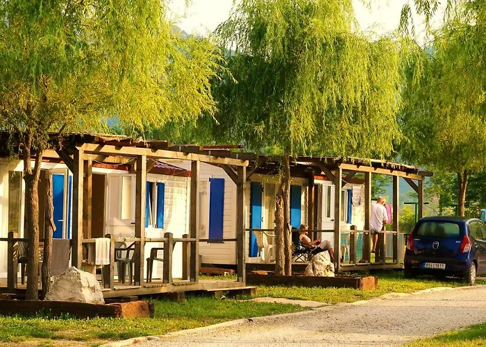 营地 Mobilehouse & Lijak Sempas